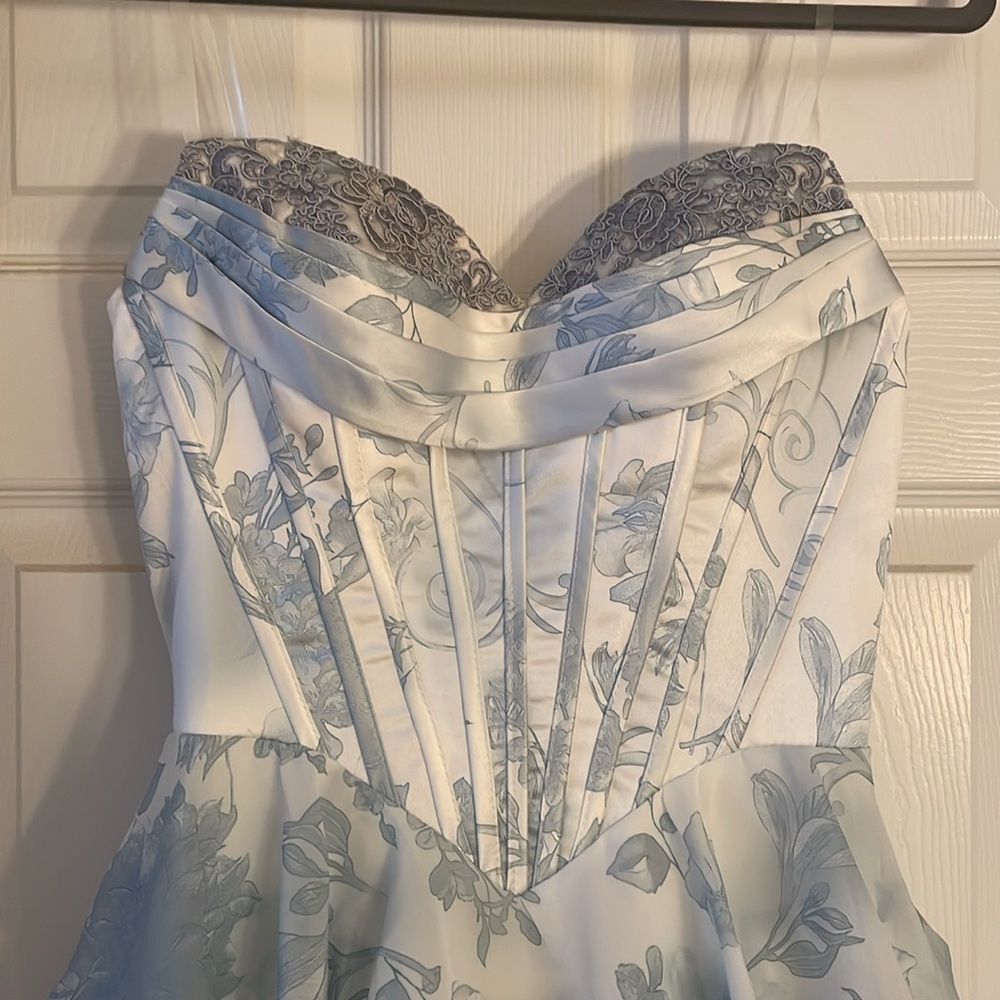 Size 4 White and dusty blue ruffle maxi dress - Picture 4 of 10